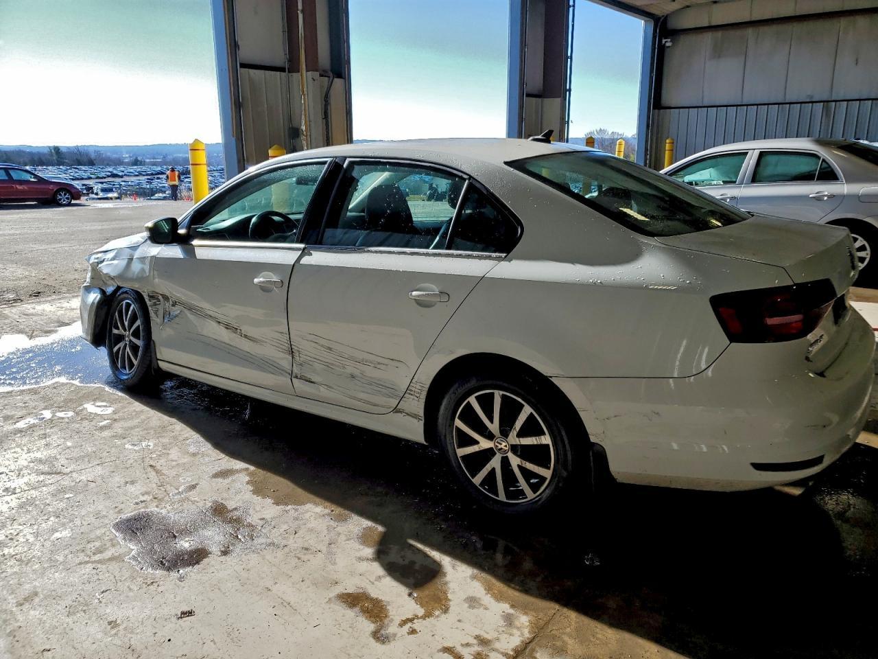 2017 Volkswagen Jetta Se - Фото 2