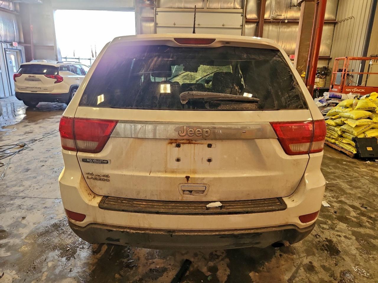 2013 Jeep Grand Cherokee Laredo - Image 6