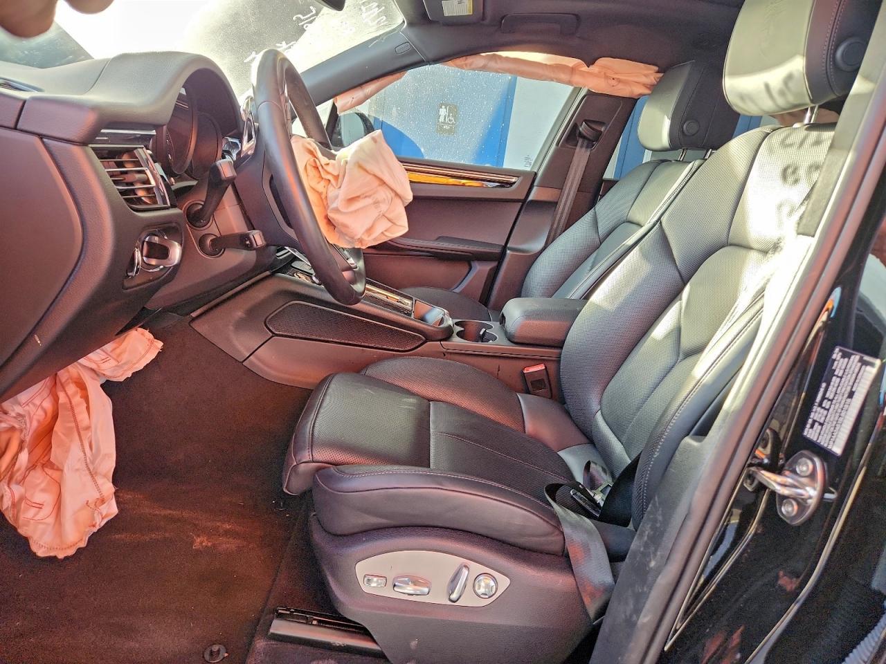 2025 Porsche Macan Base - Image 7