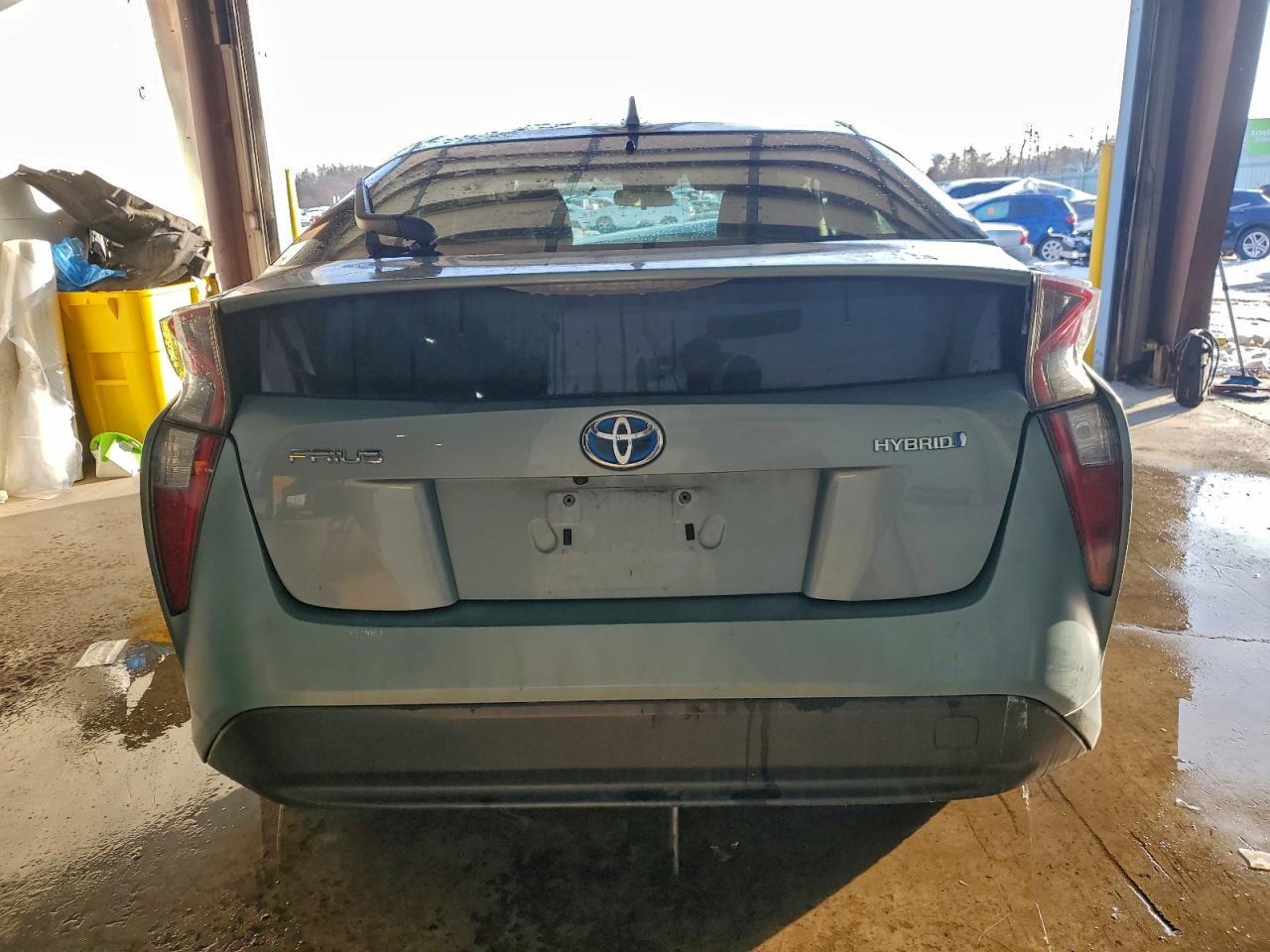 2016 Toyota Prius Three - Фото 6