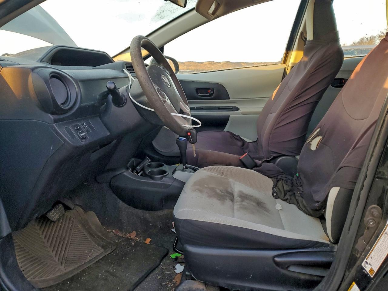 2013 Toyota Prius C - Фото 7