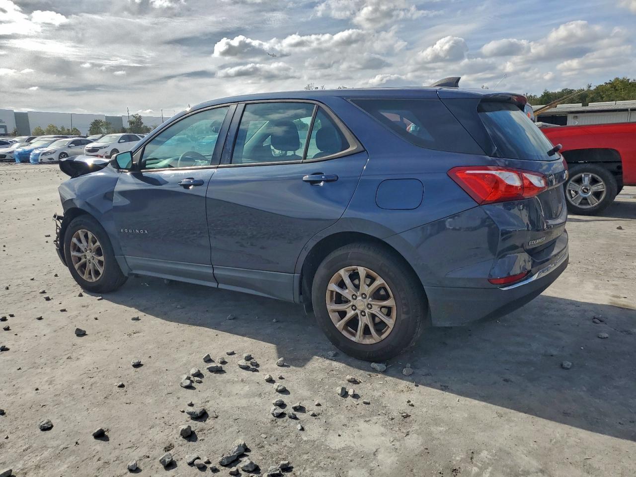 2018 Chevrolet Equinox Ls - Фото 2