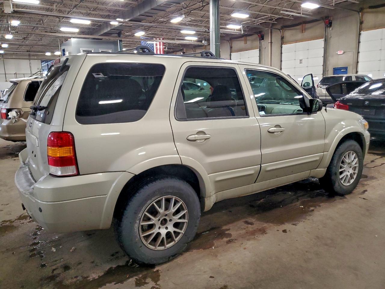2005 Ford Escape Limited - Image 3