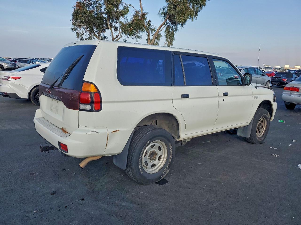 2000 Mitsubishi Montero Sport Es - Фото 3