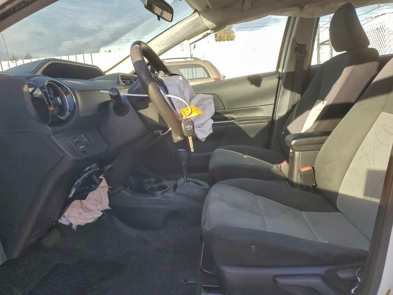 2015 Toyota Prius C Two - Image 7