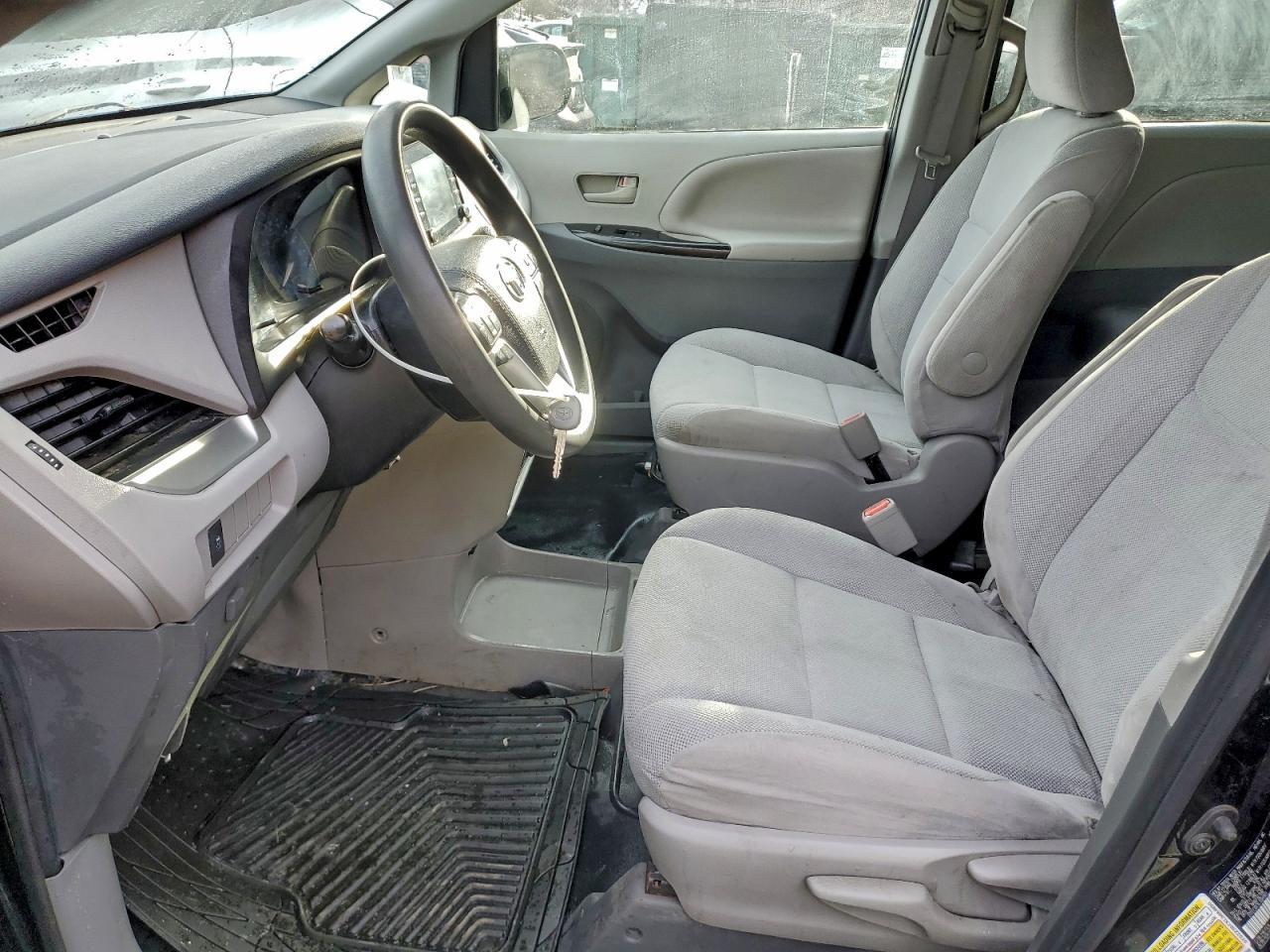2020 Toyota Sienna L - Фото 7
