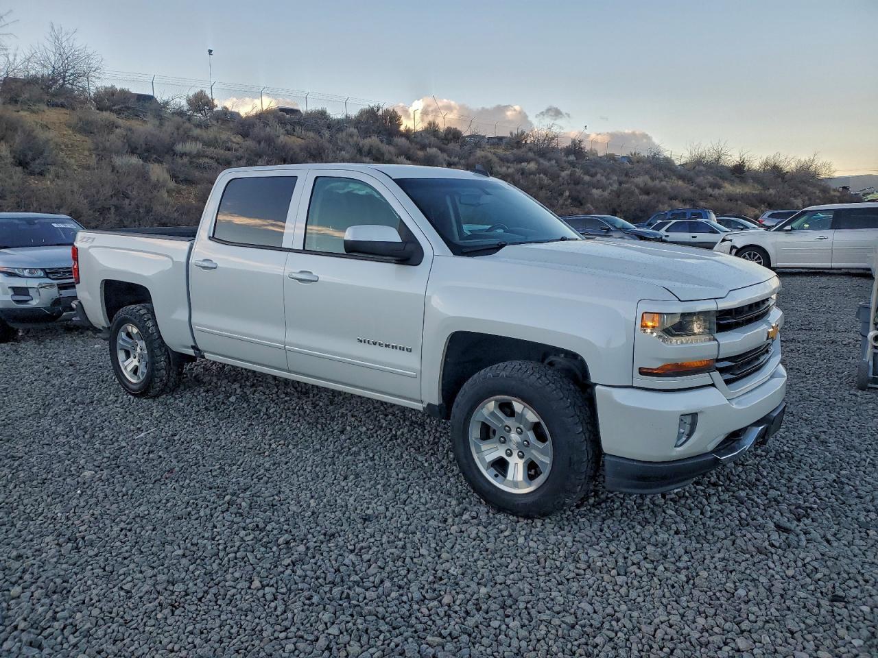 2017 Chevrolet Silverado K1500 Lt - Image 4