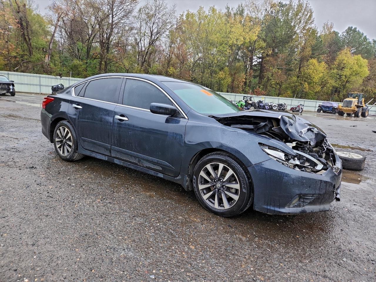 2017 Nissan Altima 2.5 - Image 4