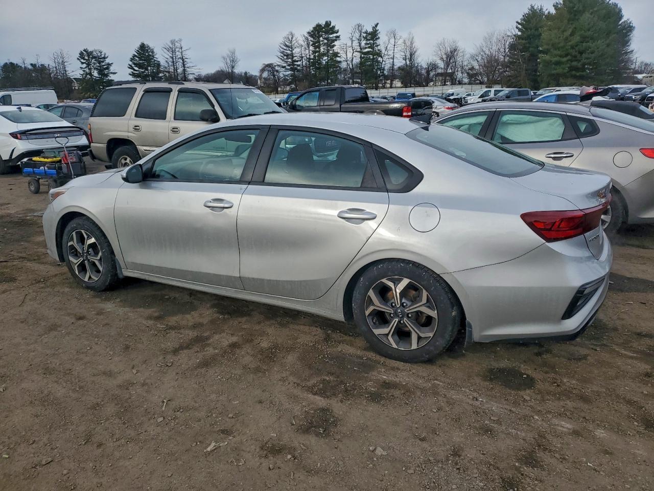 2021 Kia Forte Lxs - Image 2