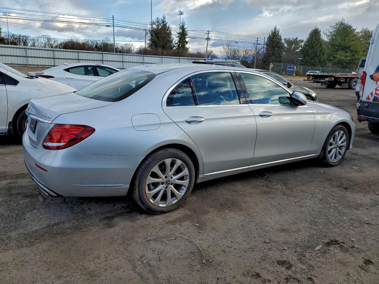 2019 Mercedes-Benz E 300 4Matic - Фото 3