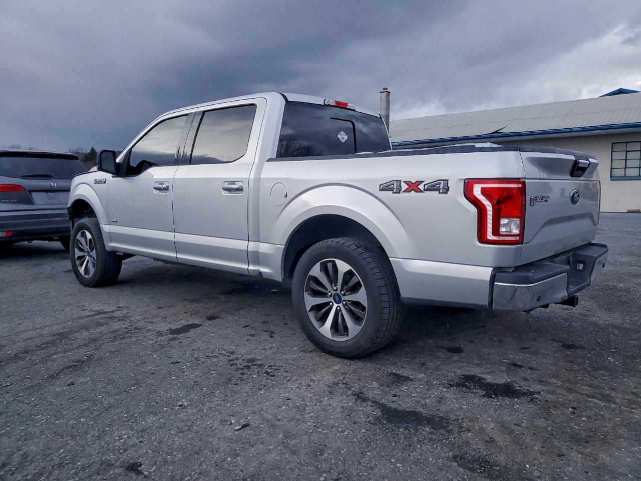 2016 Ford F150 Supercrew - Фото 2