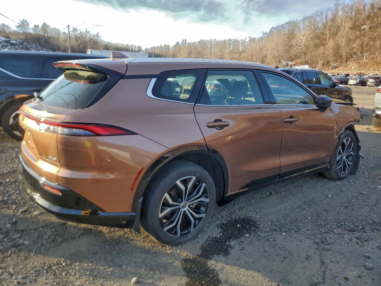 2025 Toyota Crown Signia Xle - Фото 3