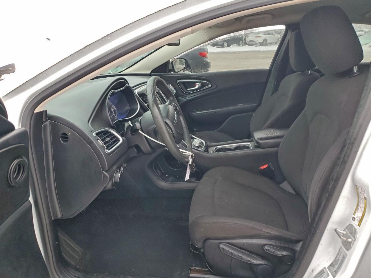 2015 Chrysler 200 Limited - Image 7