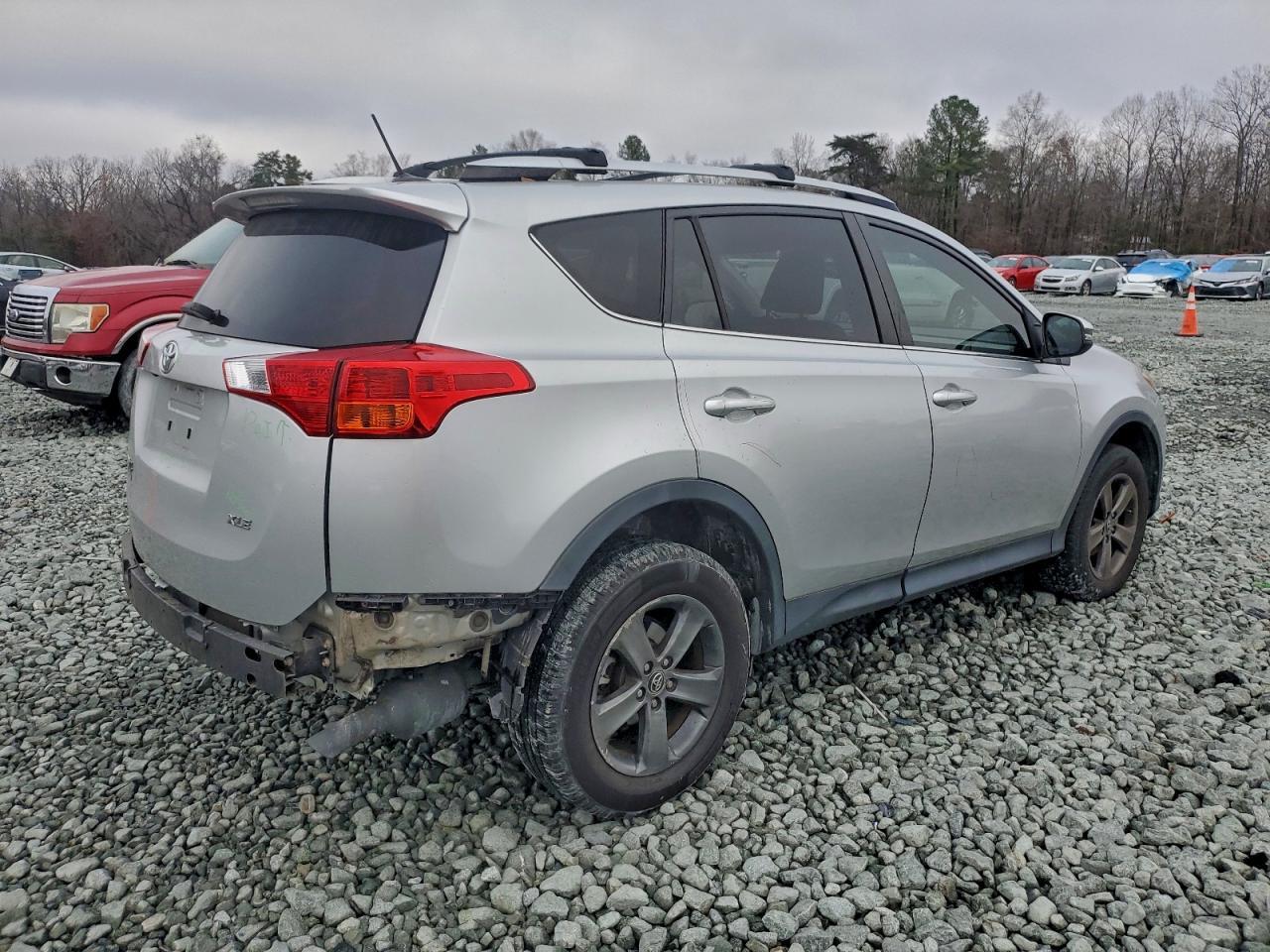2015 Toyota Rav4 Xle - Image 3