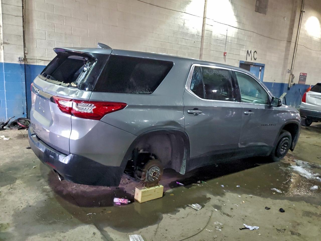 2019 Chevrolet Traverse Ls - Фото 3