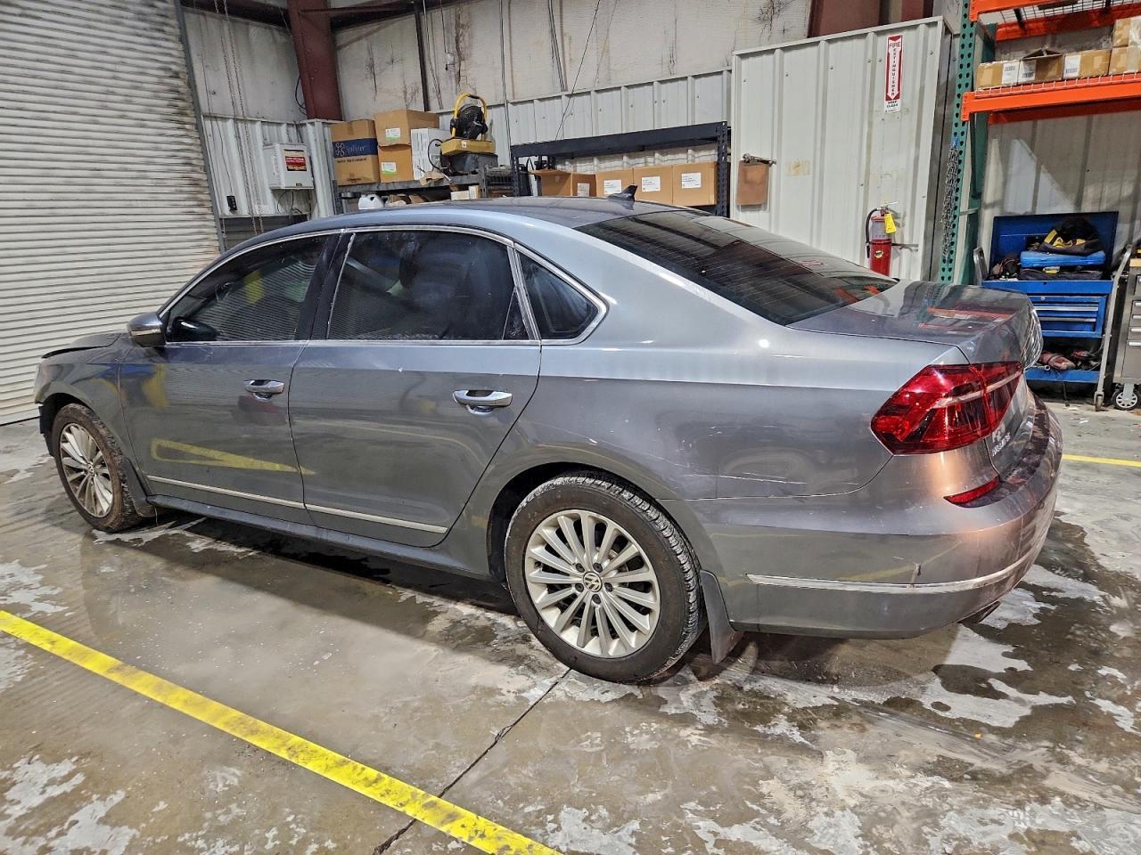 2017 Volkswagen Passat Se - Image 2