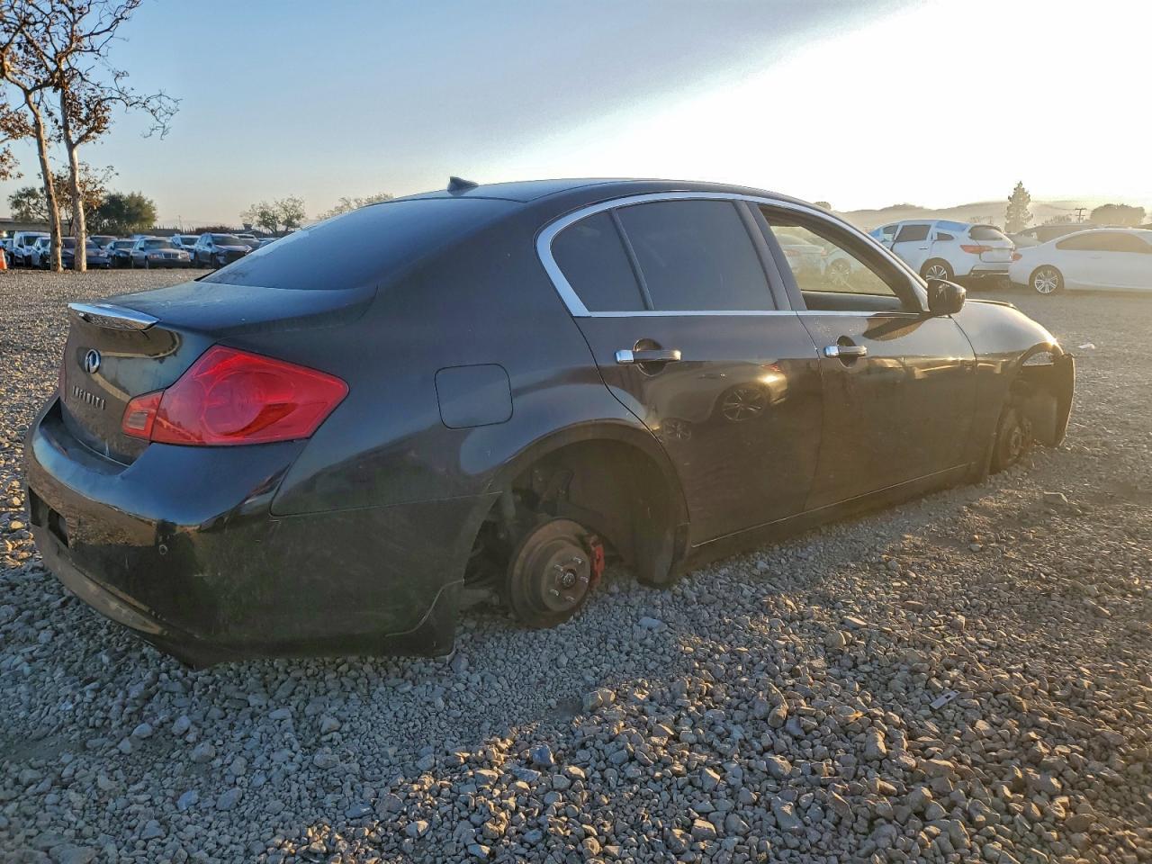 2010 Infiniti G37 Base - Фото 3