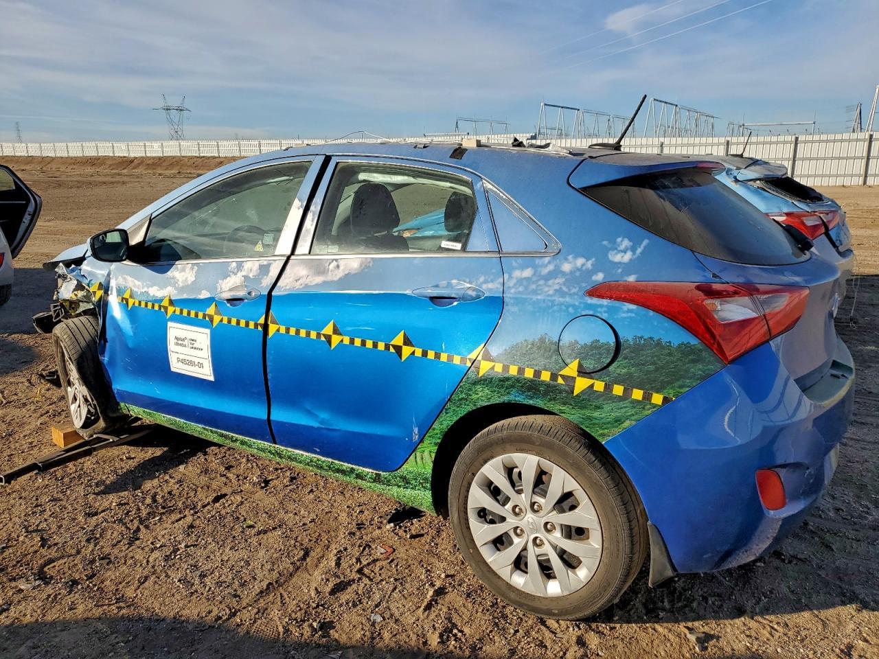 2017 Hyundai Elantra Gt - Image 2