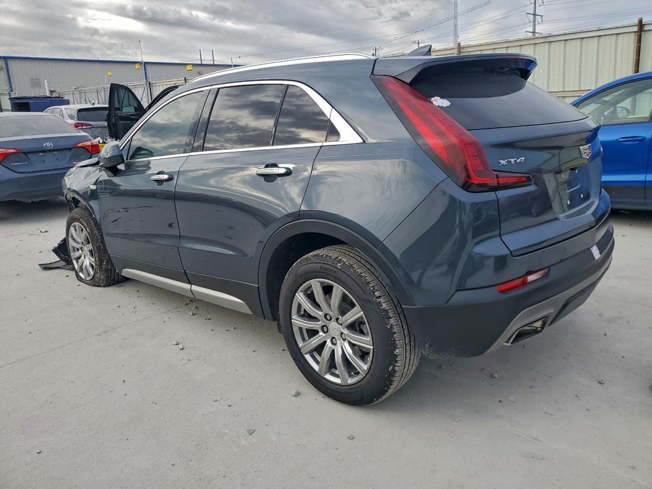 2020 Cadillac Xt4 Premium Luxury - Image 2