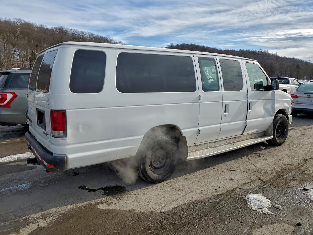 2011 Ford Econoline E350 Super Duty Wagon - Фото 3