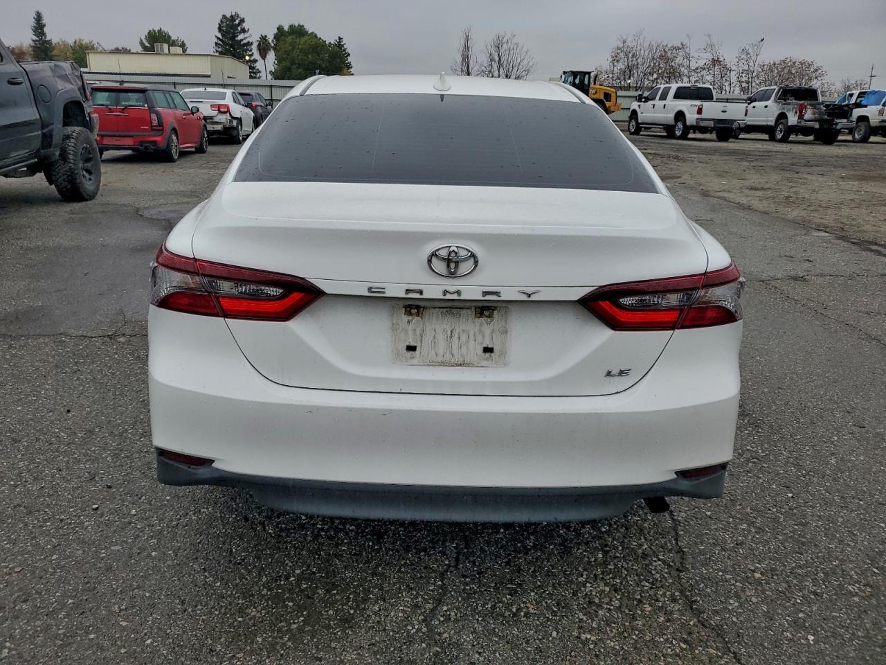 2022 Toyota Camry Le - Фото 6