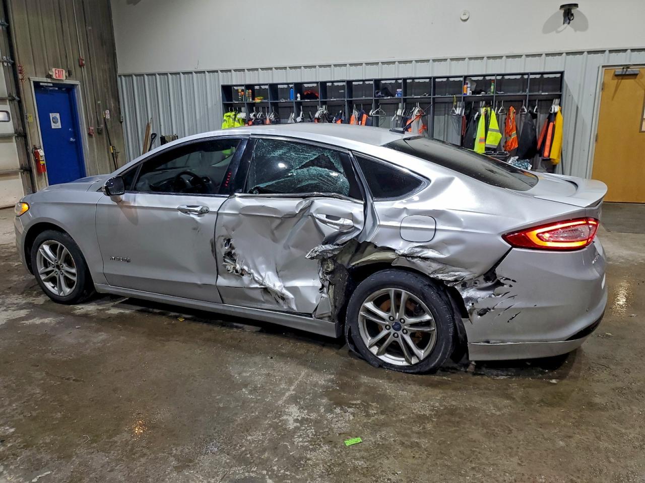 2016 Ford Fusion Titanium Hev - Фото 2