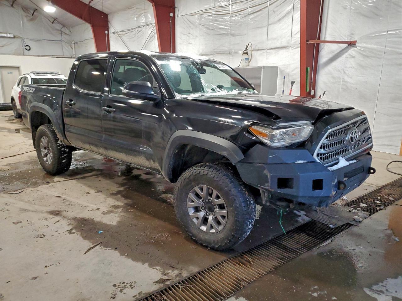 2017 Toyota Tacoma Double Cab - Фото 4