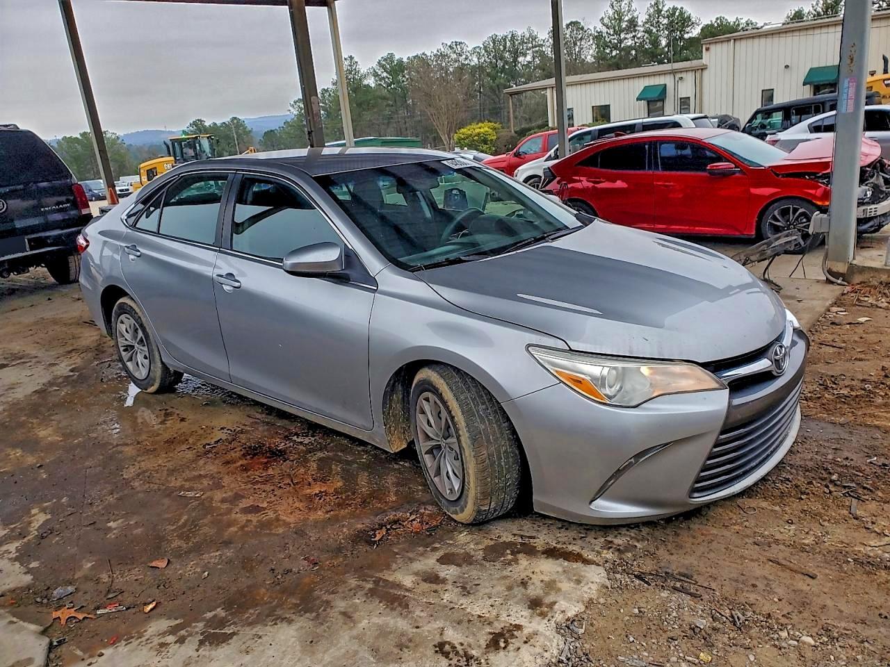 2016 Toyota Camry Le - Фото 4